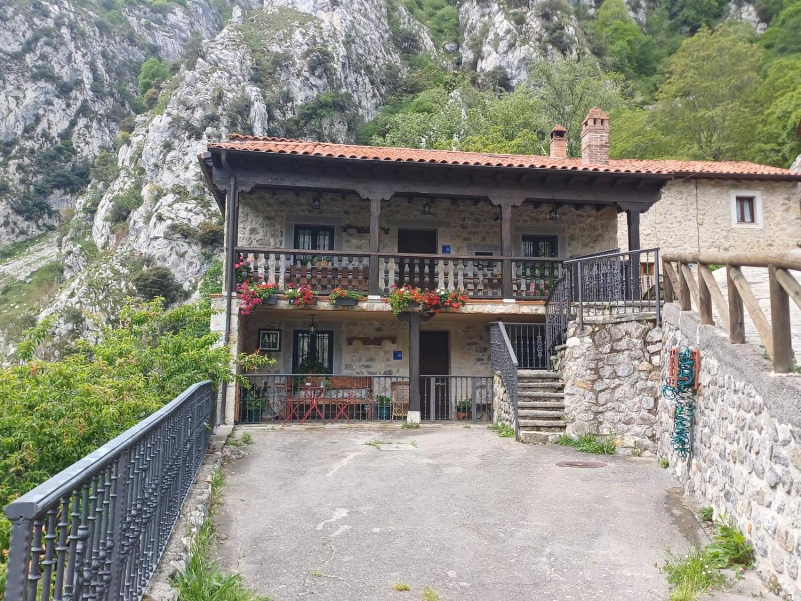 El Portal Del Abuelo Daire Arenas De Cabrales Dış mekan fotoğraf